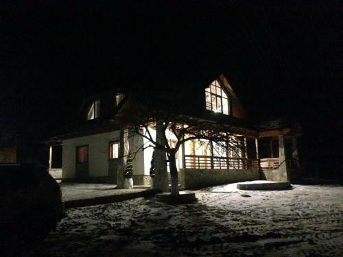 Hostal Cottage Familiya
