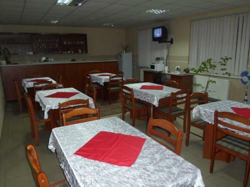 Hostal Piroshka Hotel