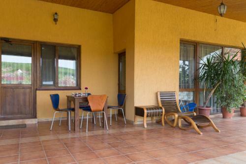 Hostal Semeyny Guest House