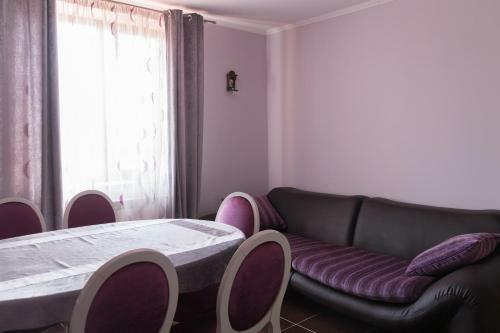 Hostal Semeyny Guest House