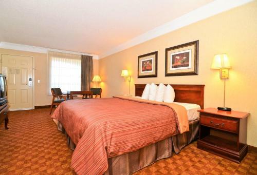 Motel Peach State Inn & Suites