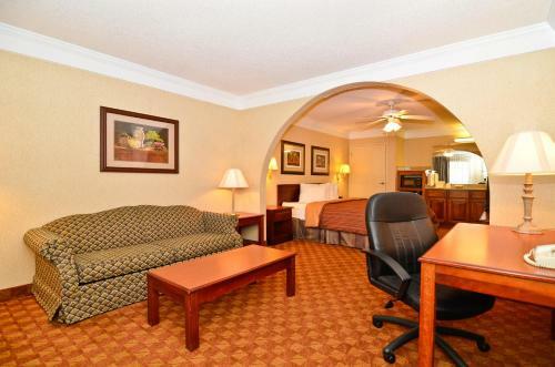 Motel Peach State Inn & Suites