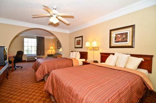 Motel Peach State Inn & Suites