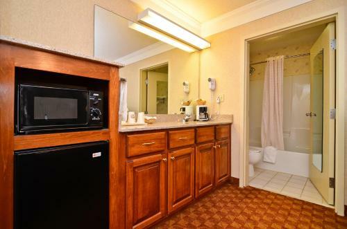 Motel Peach State Inn & Suites