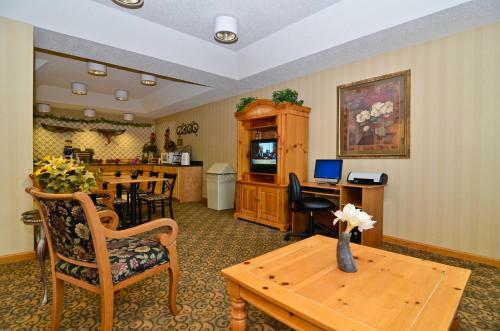 Motel Peach State Inn & Suites