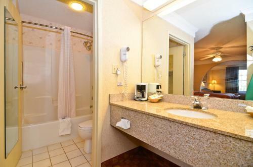 Motel Peach State Inn & Suites