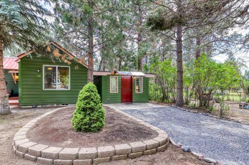 Sisters Downtown 1930s Cottage