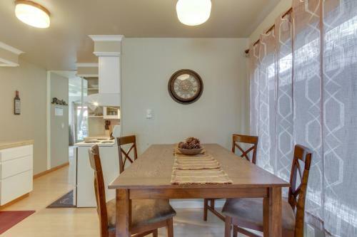 Sisters Downtown 1930s Cottage