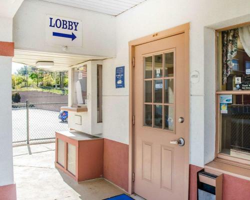 Hotel Rodeway Inn Harrisburg