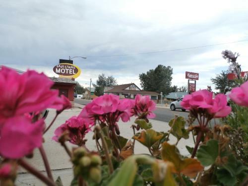 Sage And Sand Motel