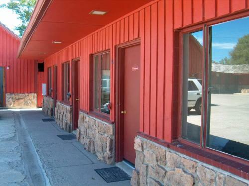 Sage And Sand Motel