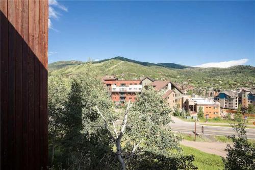 West Condominiums - W3533