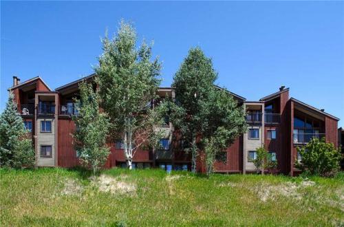 West Condominiums - W3533