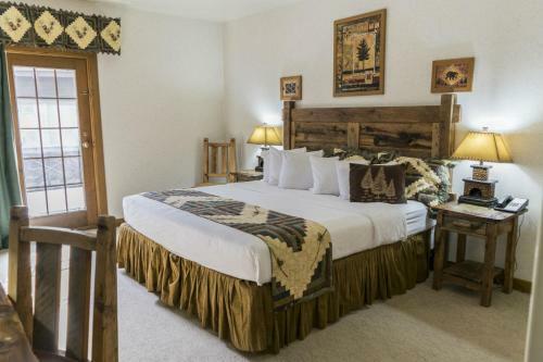 Hotel Abe Martin Lodge & Cabins