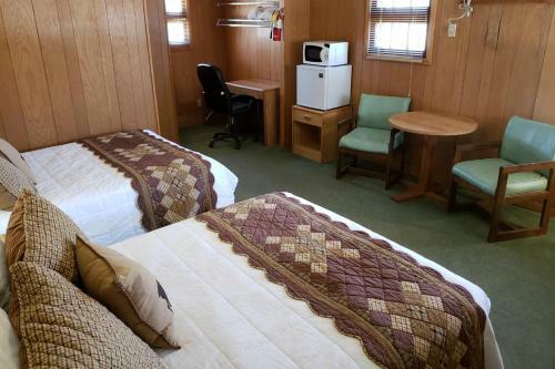 Hotel Abe Martin Lodge & Cabins