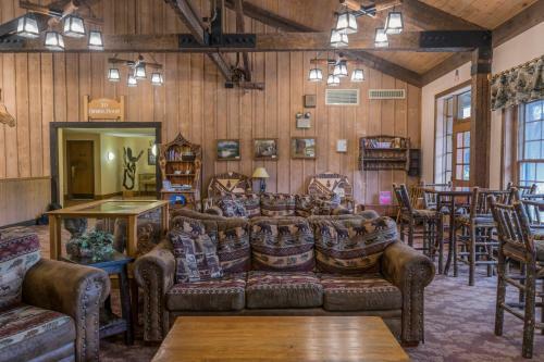 Hotel Abe Martin Lodge & Cabins