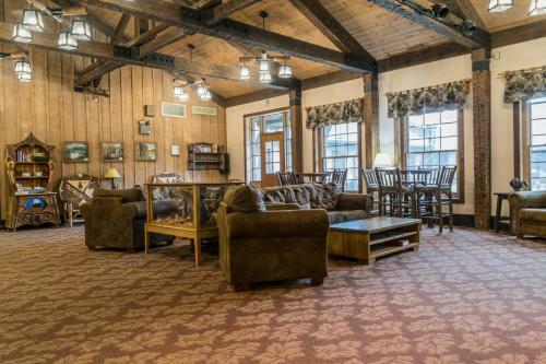 Hotel Abe Martin Lodge & Cabins