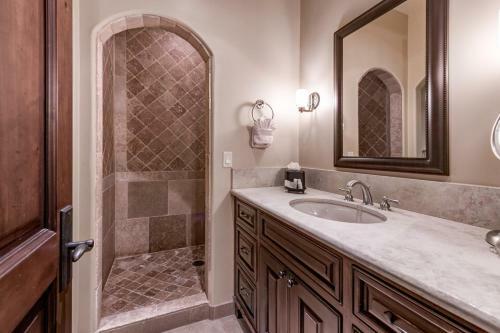 Santa Catalina Estate