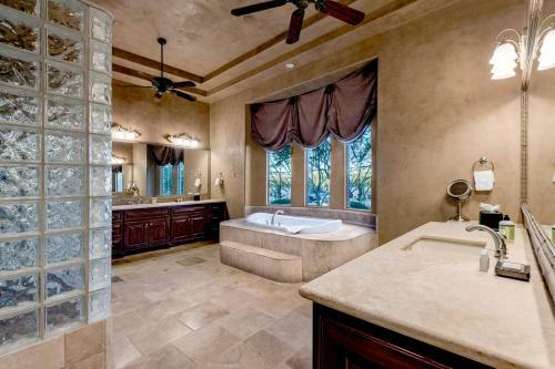 Santa Catalina Estate