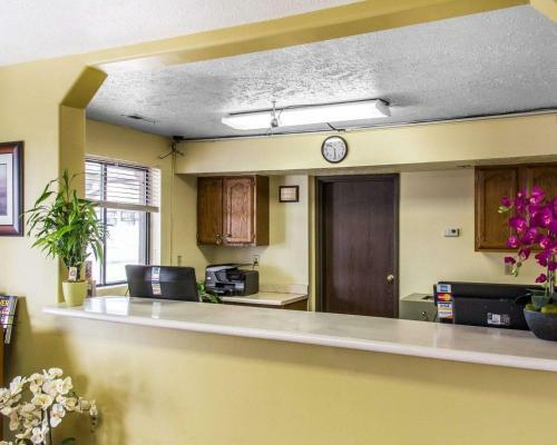 Hotel Econo Lodge Limon