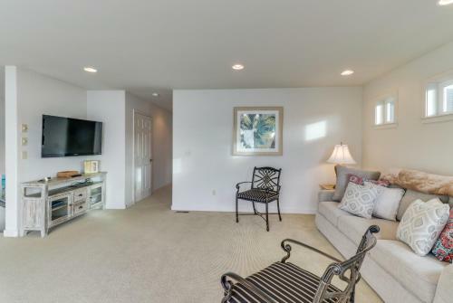 Camano Island Waterfront Modern Splendor