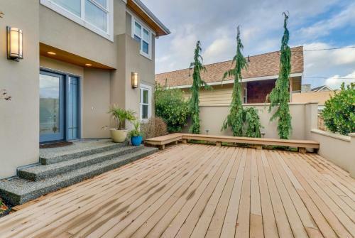 Camano Island Waterfront Modern Splendor