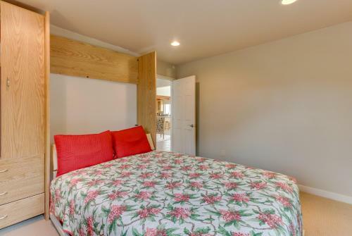 Camano Island Waterfront Modern Splendor