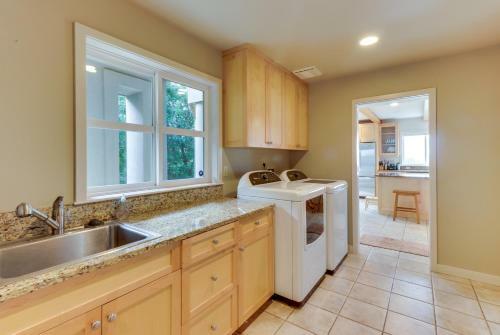 Camano Island Waterfront Modern Splendor