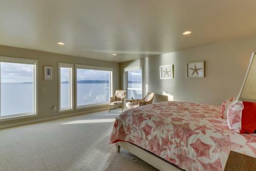 Camano Island Waterfront Modern Splendor