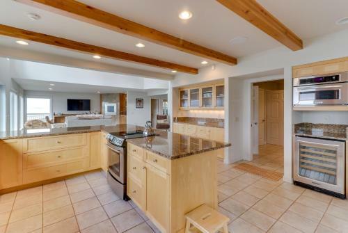 Camano Island Waterfront Modern Splendor