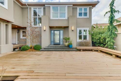 Camano Island Waterfront Modern Splendor
