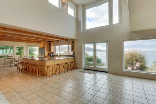 Camano Island Waterfront Modern Splendor