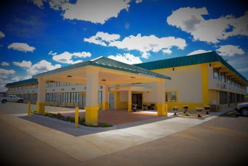 Hotel Howard Johnson By Wyndham Gillette