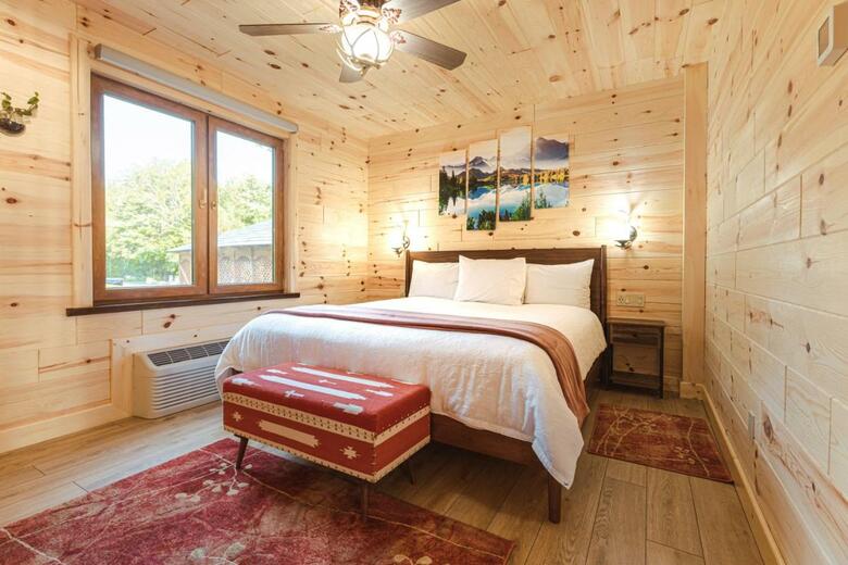 Motel Long Lake And Cottages Llc