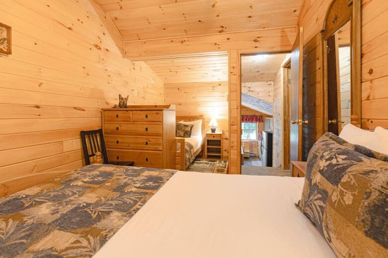 Motel Long Lake And Cottages Llc