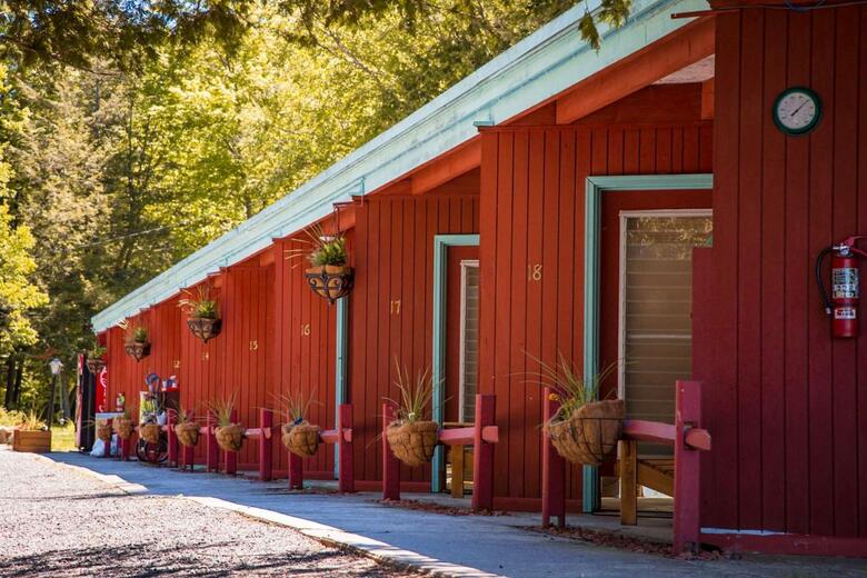 Motel Long Lake And Cottages Llc