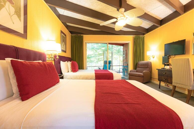 Motel Long Lake And Cottages Llc