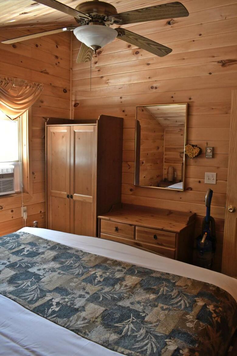 Motel Long Lake And Cottages Llc