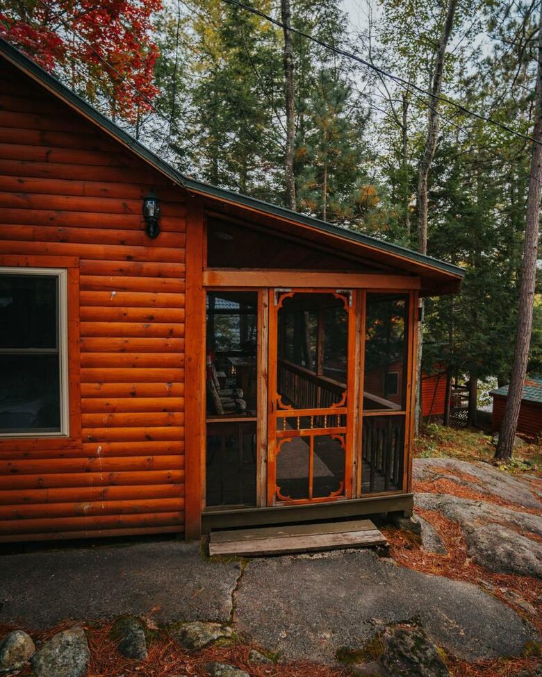 Motel Long Lake And Cottages Llc