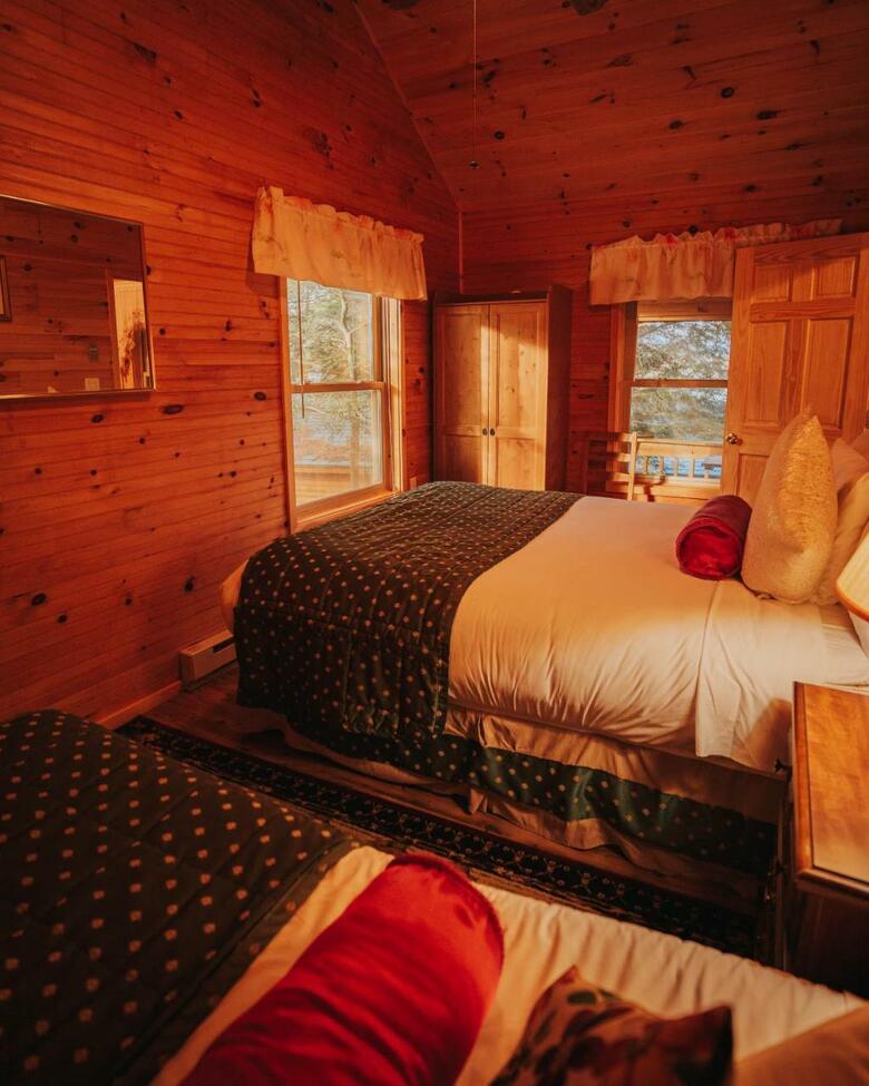 Motel Long Lake And Cottages Llc