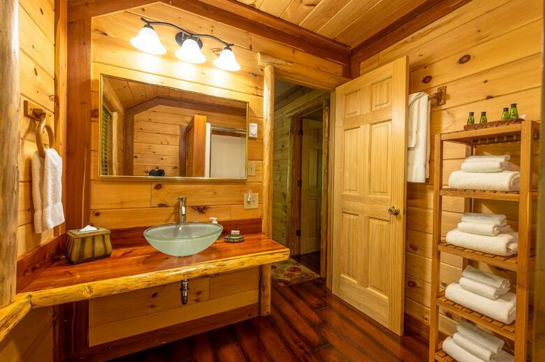 Motel Long Lake And Cottages Llc