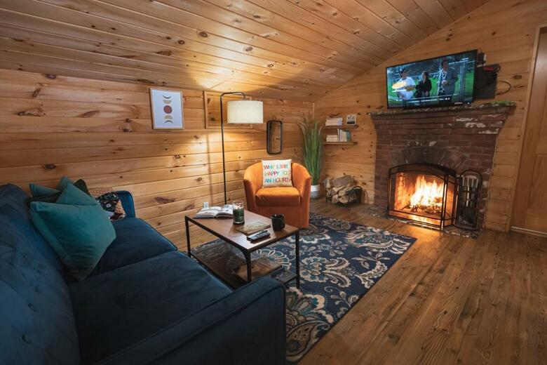 Motel Long Lake And Cottages Llc