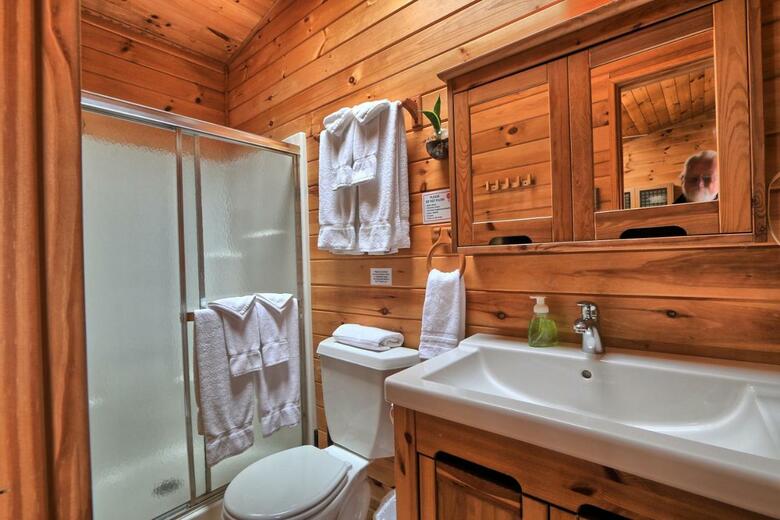 Motel Long Lake And Cottages Llc
