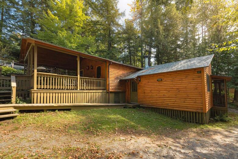 Motel Long Lake And Cottages Llc