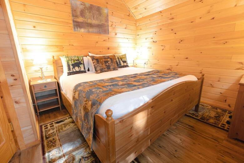 Motel Long Lake And Cottages Llc