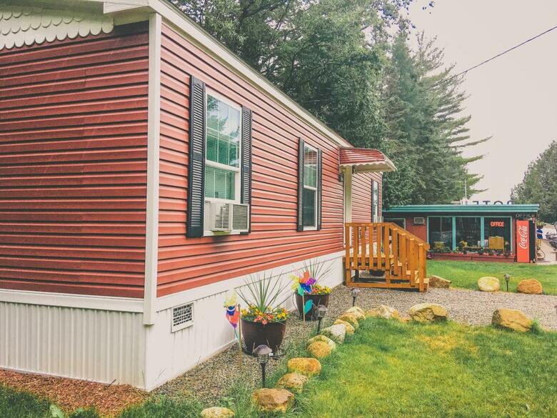 Motel Long Lake And Cottages Llc
