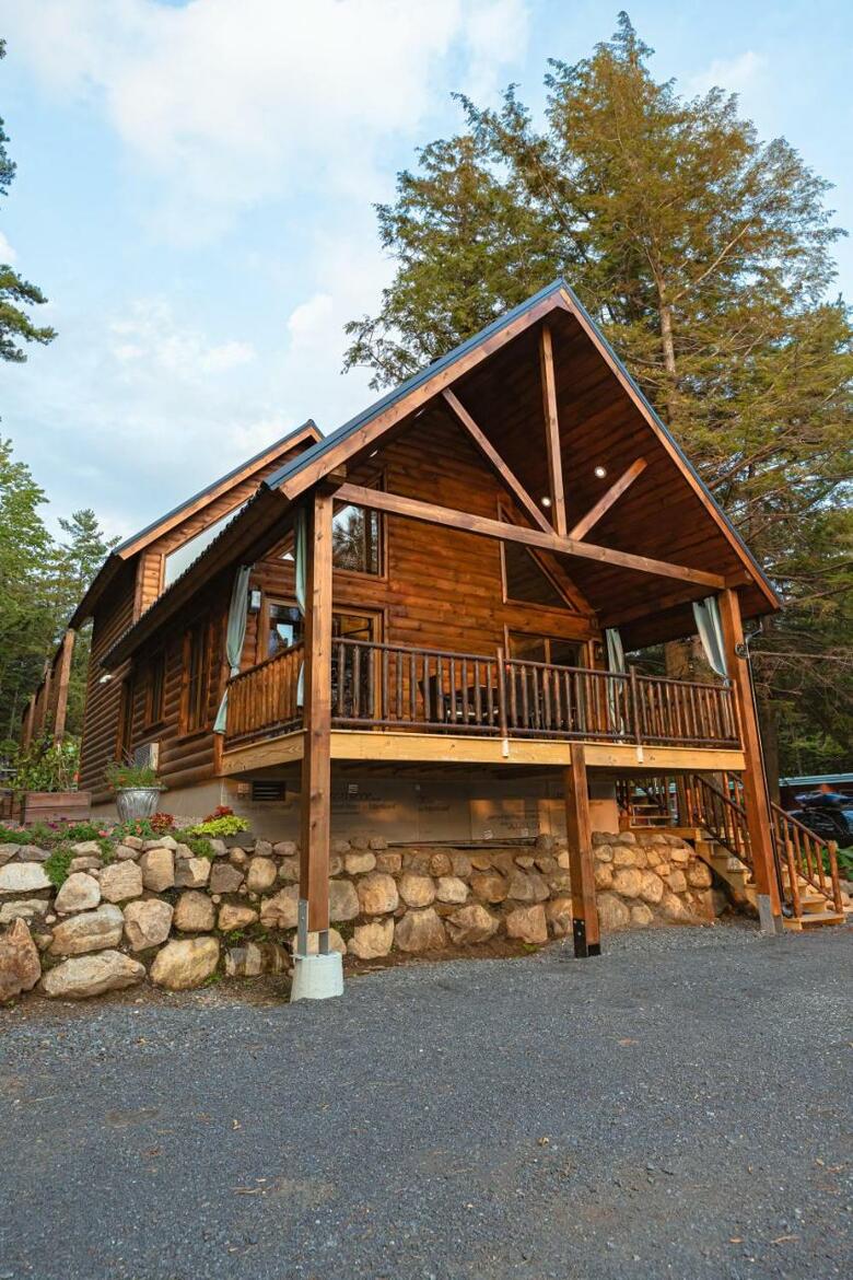 Motel Long Lake And Cottages Llc