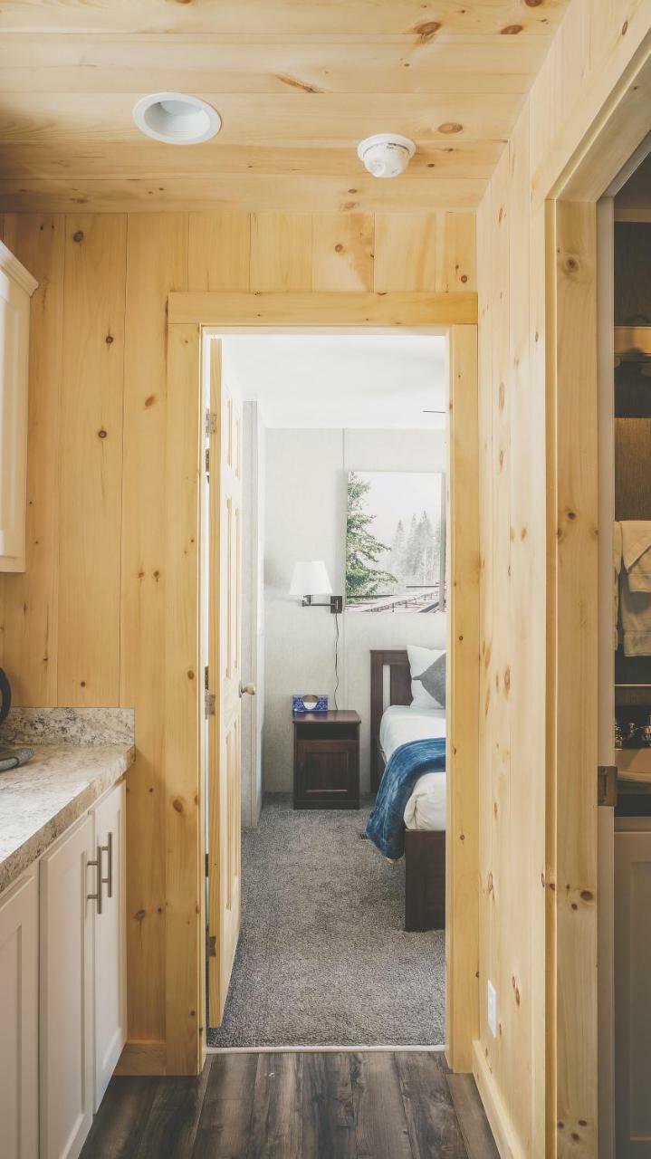 Motel Long Lake And Cottages Llc