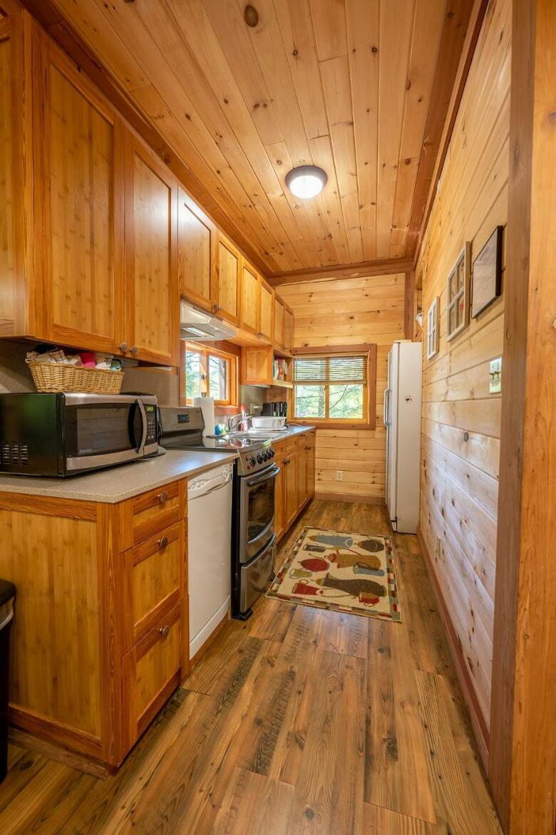Motel Long Lake And Cottages Llc