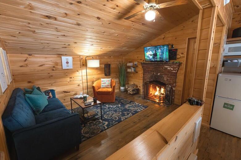 Motel Long Lake And Cottages Llc